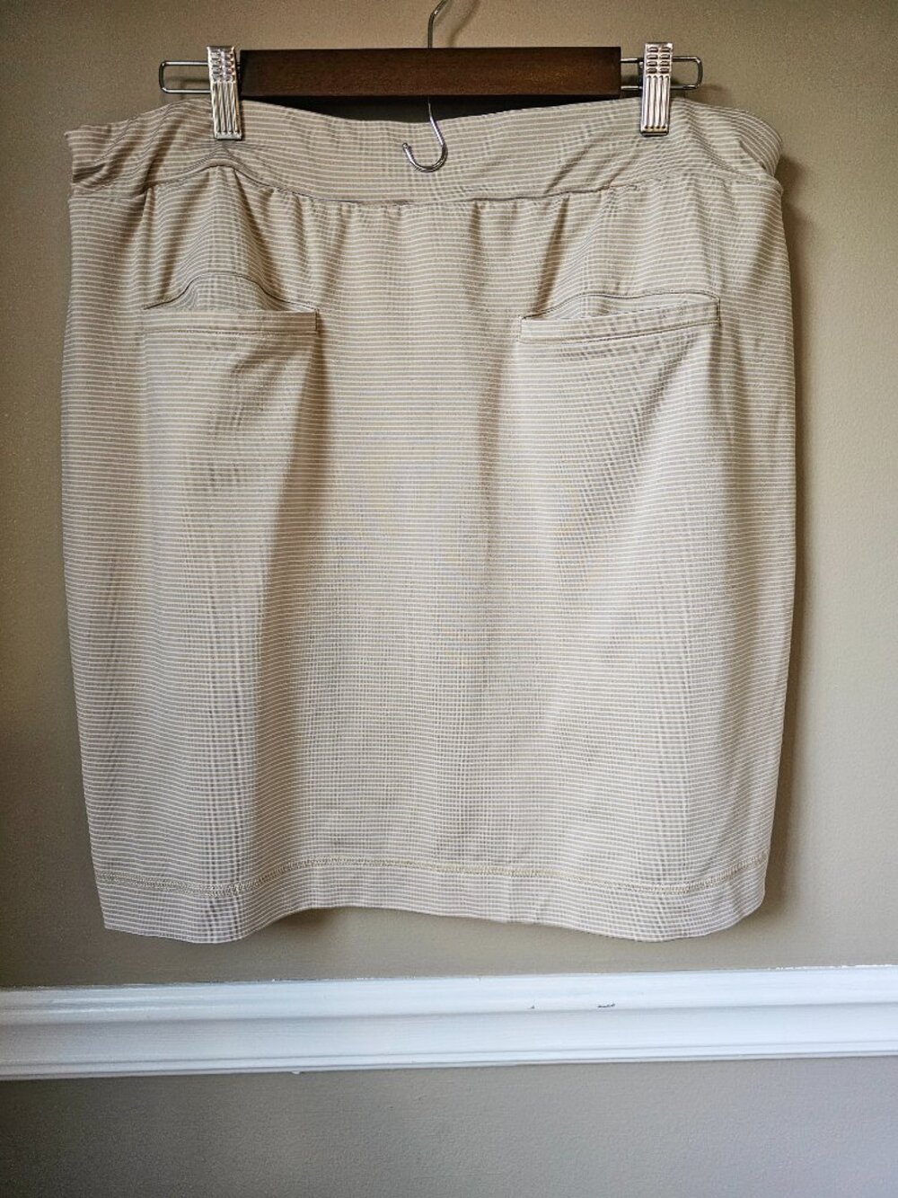 Chico’s Zenergy Striped Skort Size 3 Beige White Pull-On Athletic Skirt Shorts - Picture 2 of 9